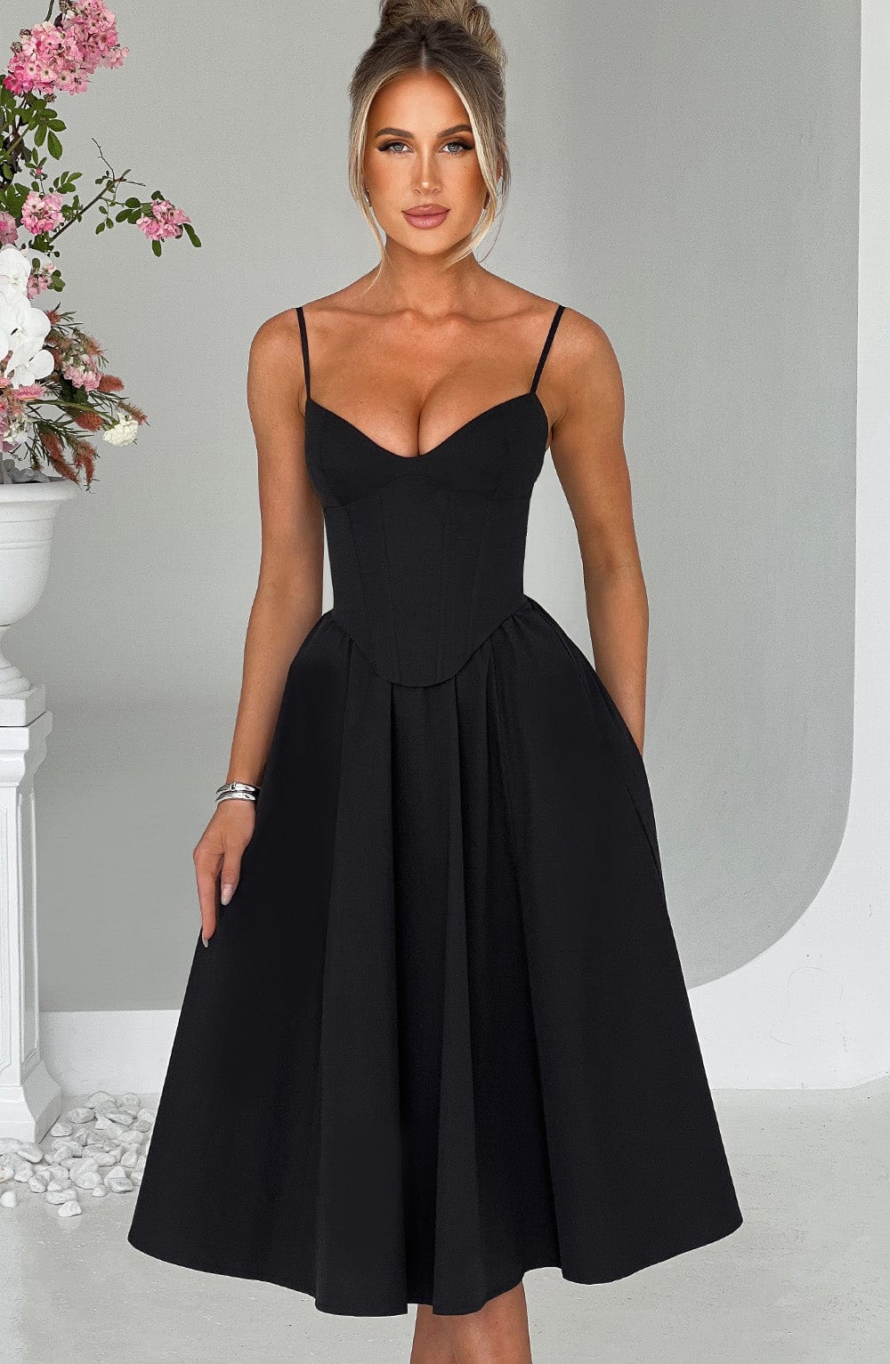 Mariella Midi Dress - Black - Napalia