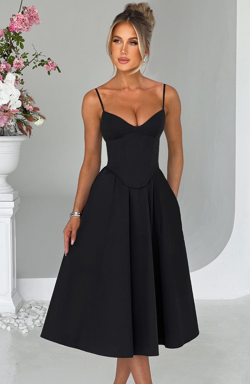 Mariella Midi Dress - Black - Napalia