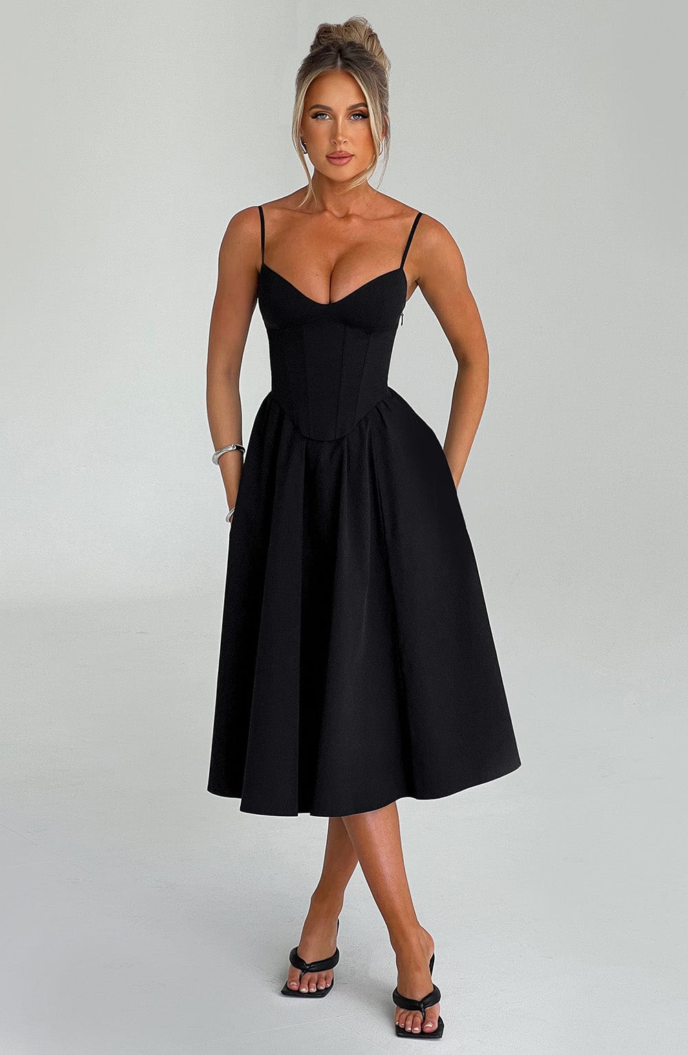 Mariella Midi Dress - Black - Napalia